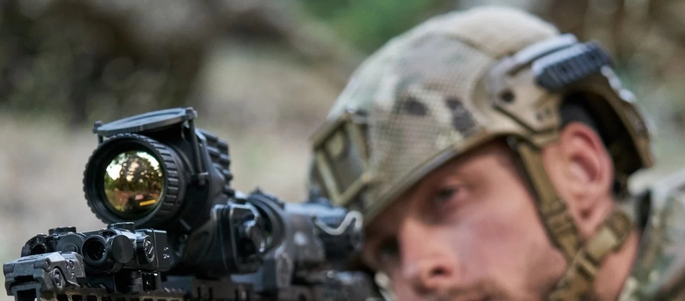 Στρατηγική επιτυχία της THEON SENSORS: Κέρδισε διαγωνισμό θερμικών διοπτρών του βρετανικού Στρατού